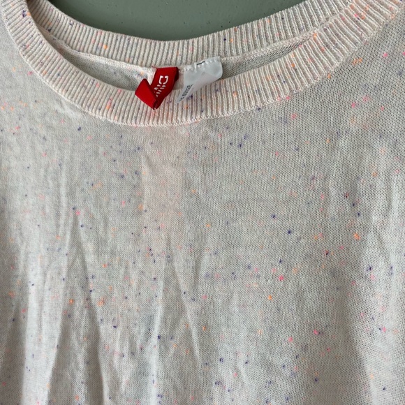 H&M cream colored sweater, size 10, split-back design - Picture 3 of 9